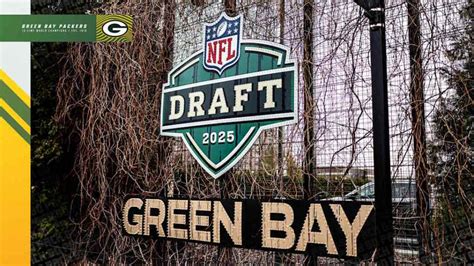 famous green bay packers coach